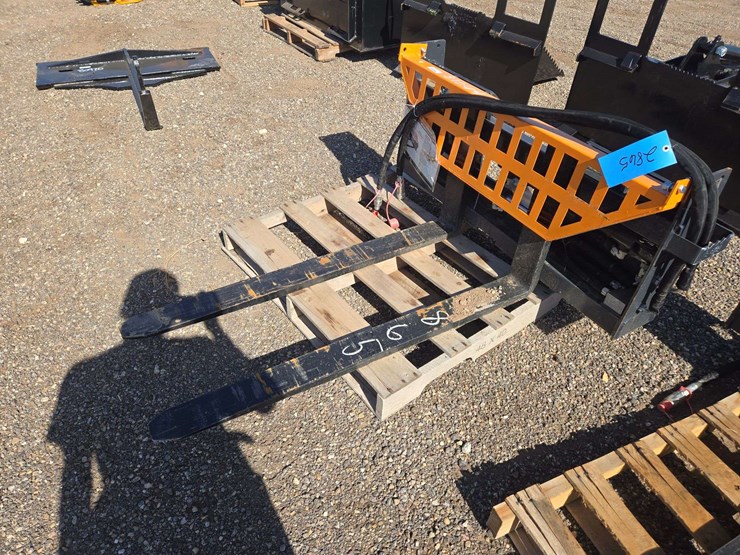 skid-steer-quick-attach-hydraulic-pallet-forks-image-2