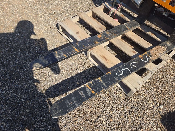 skid-steer-quick-attach-hydraulic-pallet-forks-image-3