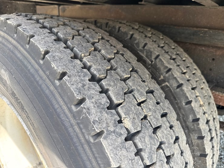 2018-hino-268-image-62