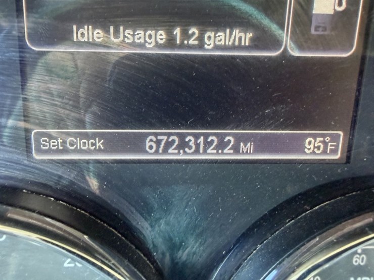 2021-peterbilt-567-image-23