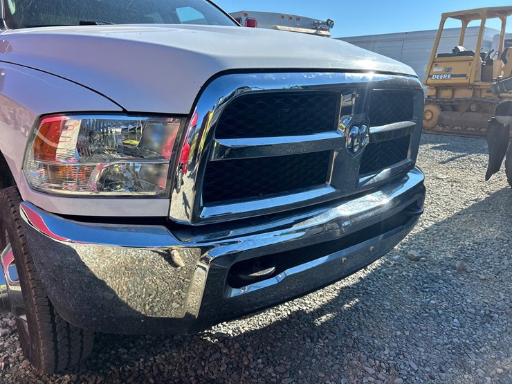 2017-dodge-3500-image-11