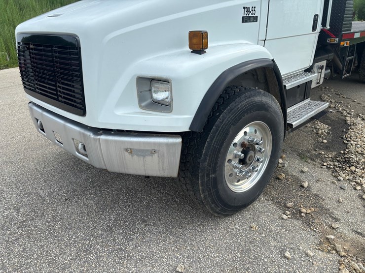 1999-freightliner-fl80-image-7
