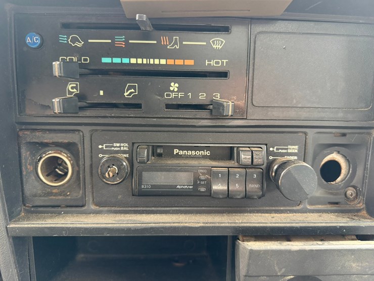 1993-isuzu-npr-image-57