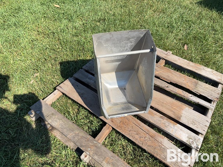 12”-stainless-steel-hog-feeders-image-18