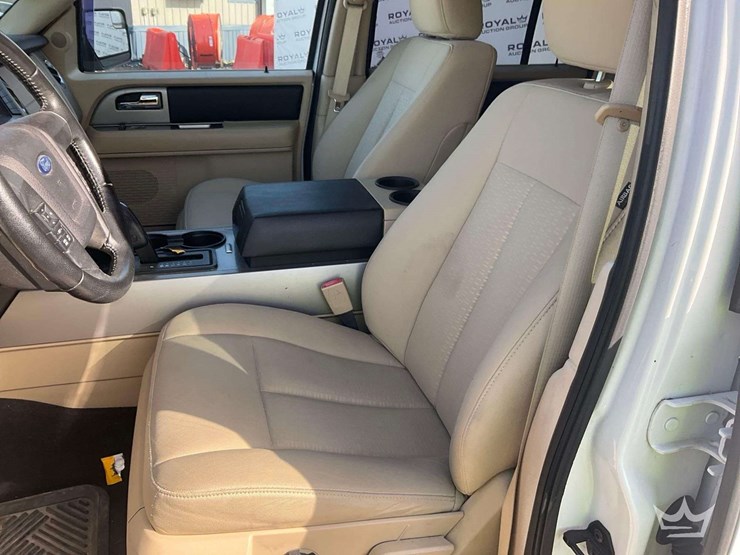 2016-ford-expedition-image-13