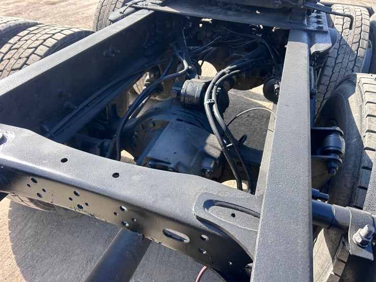 #1680-•-2003-freightliner-day-cab-truck-tractor-image-24