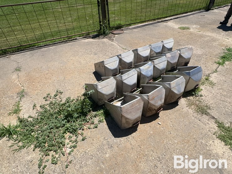 12”-stainless-steel-hog-feeders-image-7