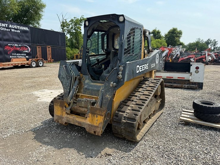 2016-deere-323e-image-8