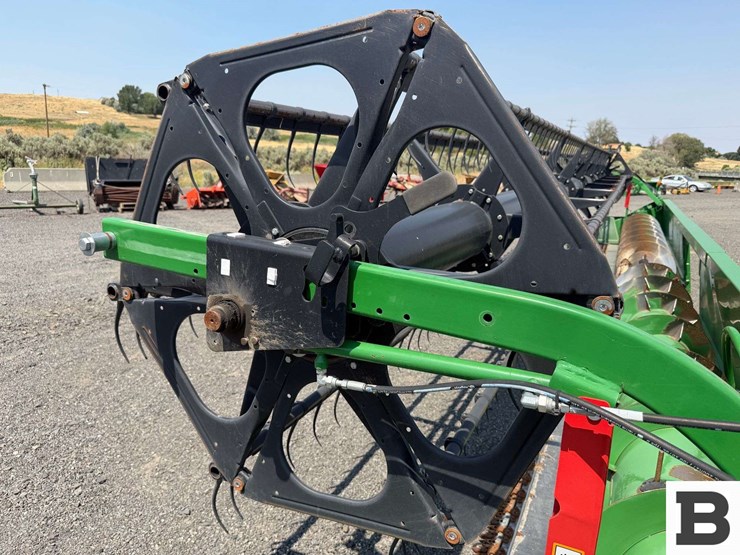 2019-john-deere-635f-image-8
