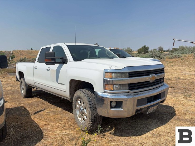 2015-chevrolet-silverado-2500hd-image-3