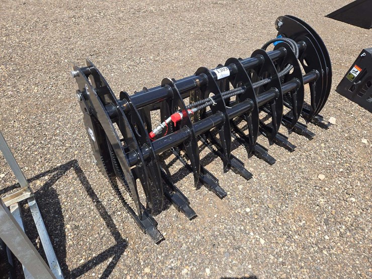 2026-skid-steer-quick-attach-(72")-curved-log-grabber-image-2