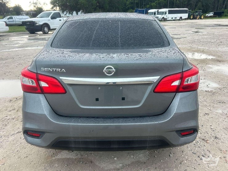 2016-nissan-sentra-sedan-image-24