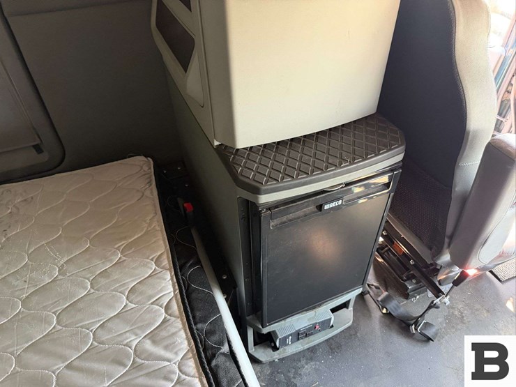 2016-kenworth-t680-image-45