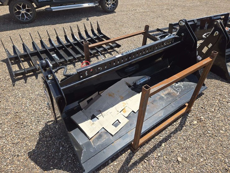 2026-giyi-skid-steer-quick-attach-(72")-4-in-1-bucket-image-1