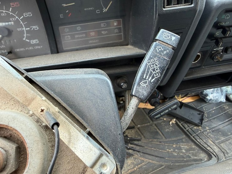 1993-isuzu-npr-image-53