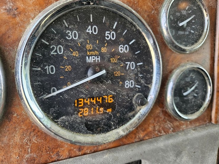 2006-peterbilt-379-image-42