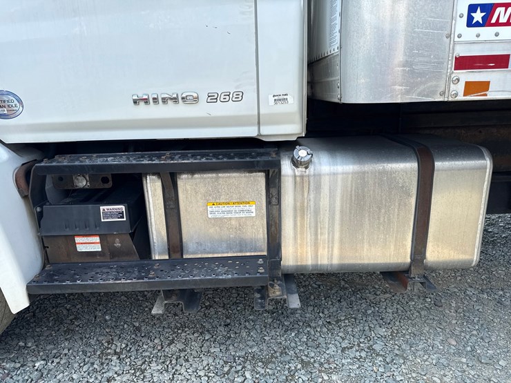2018-hino-268-image-25