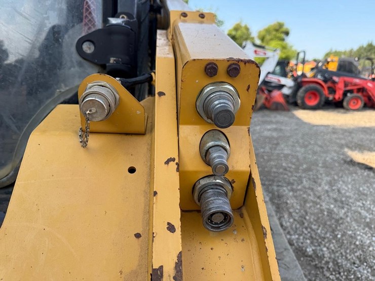 2017-caterpillar-289d-image-11