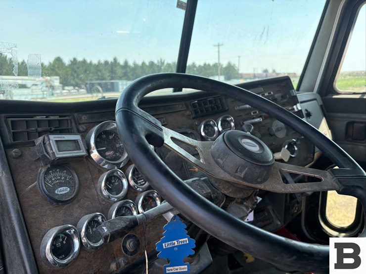 1990-peterbilt-378-image-12