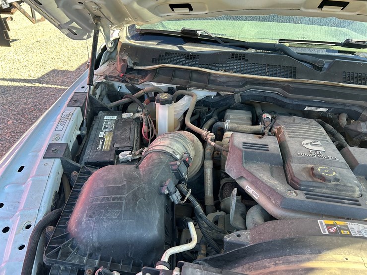 2017-dodge-3500-image-36