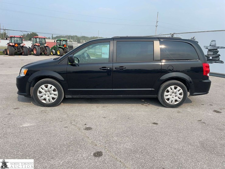 2018-dodge-grand-caravan-sxt-image-8