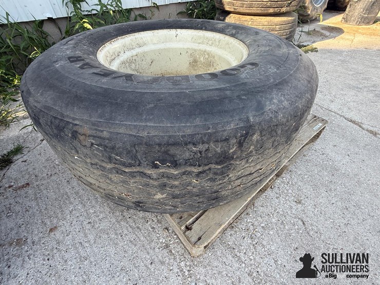 spare-brent-wagon-tire-&-rim-image-11