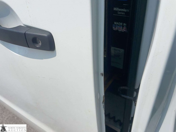 2020-nissan-nv2500hd-image-29