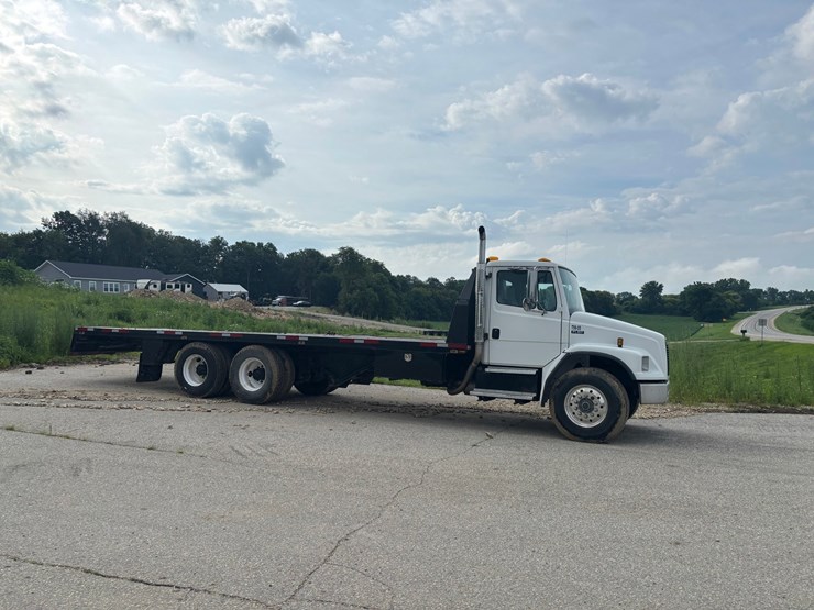 1999-freightliner-fl80-image-5