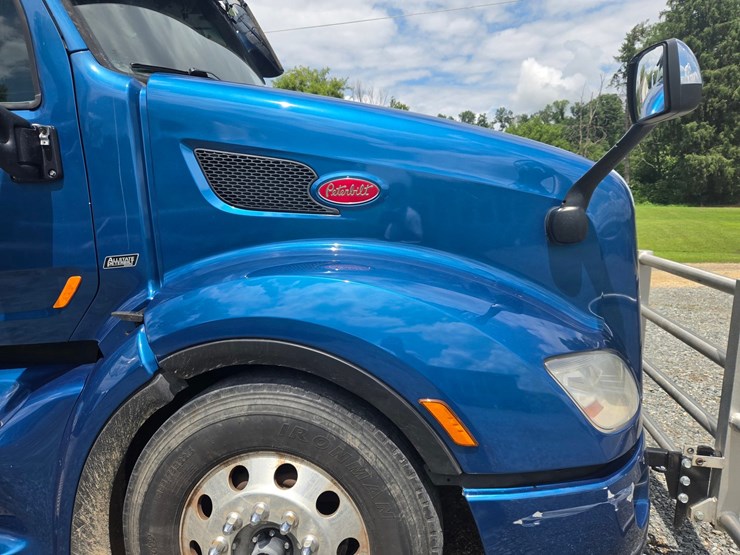 2019-peterbilt-579-image-23