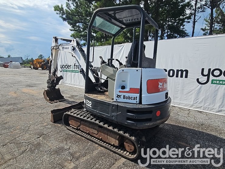2017-bobcat-e32-image-3