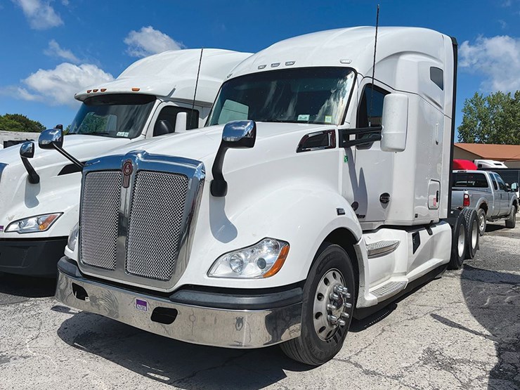 2021-kenworth-t680-image-1