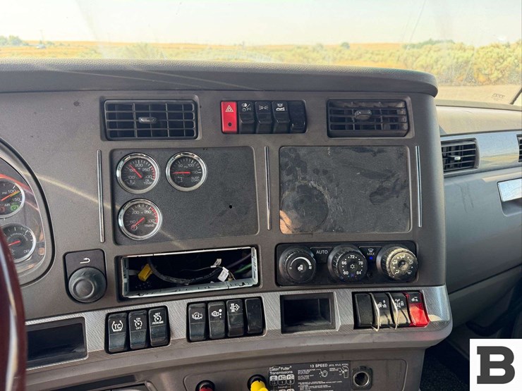 2016-kenworth-t680-image-31