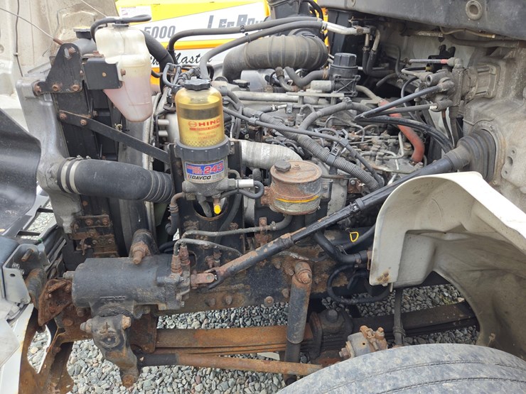 2013-hino-268-image-36