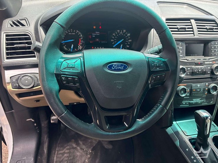 2017-ford-explorer-image-13