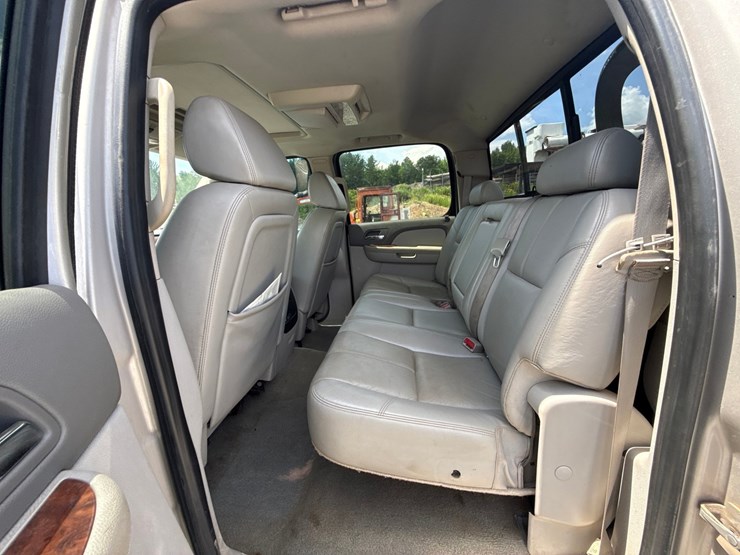 2008-chevrolet-3500hd-image-35