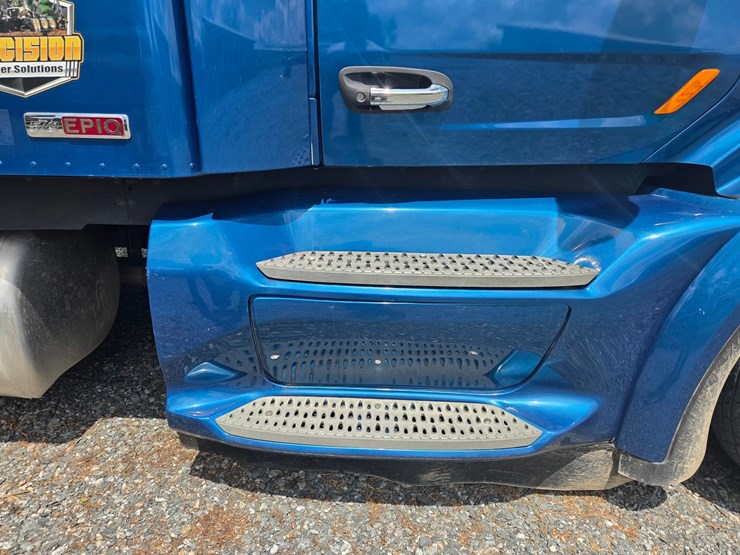 2019-peterbilt-579-image-25