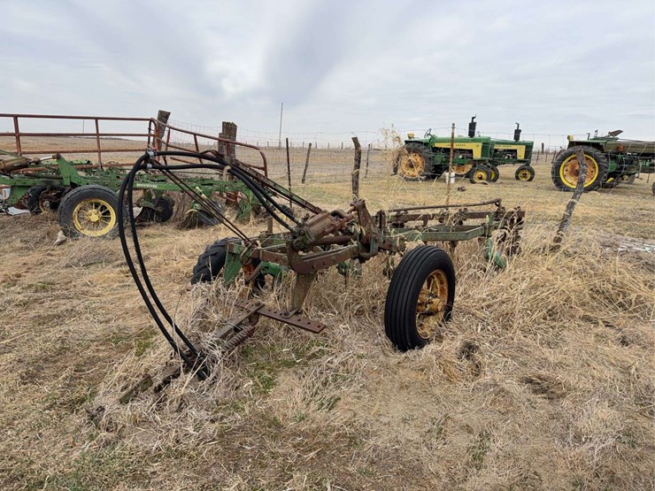 john-deere-pull-type-four-bottom-plow-image-8