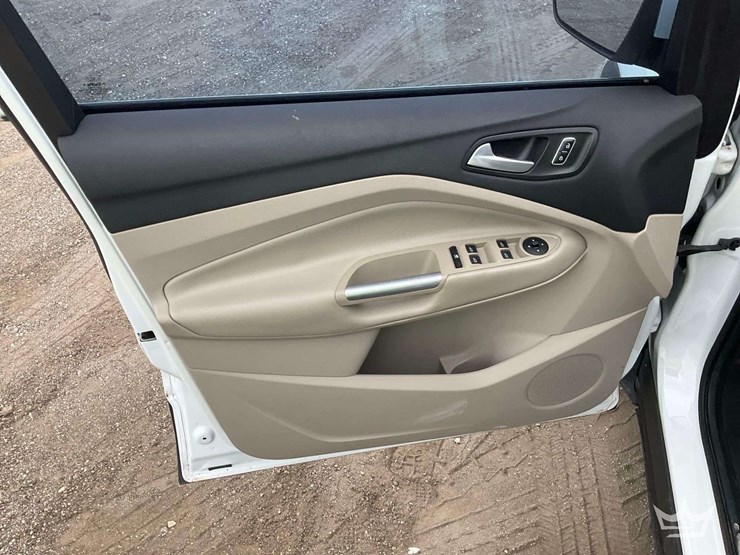 2016-ford-escape-image-11