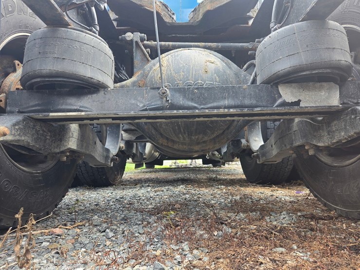 2019-peterbilt-579-image-42