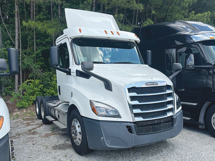 2023-freightliner-cascadia-116-image-1