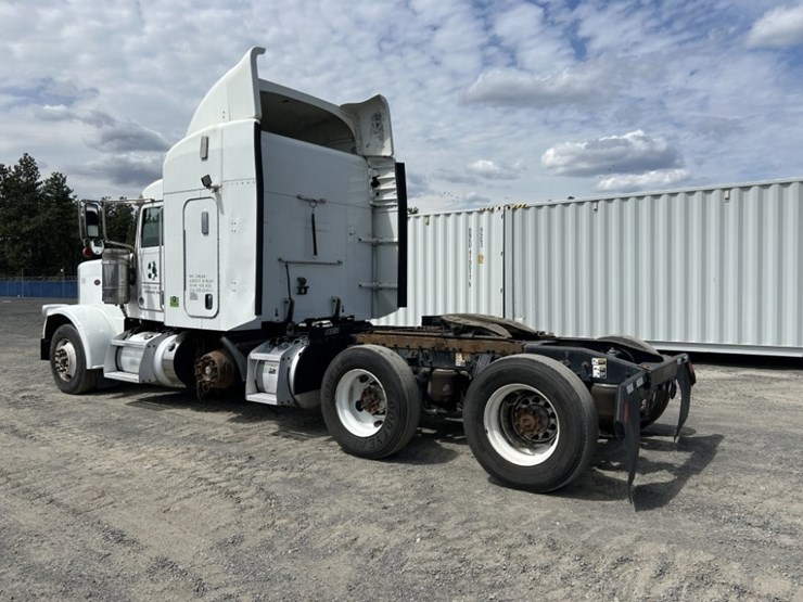 2016-peterbilt-389-image-3