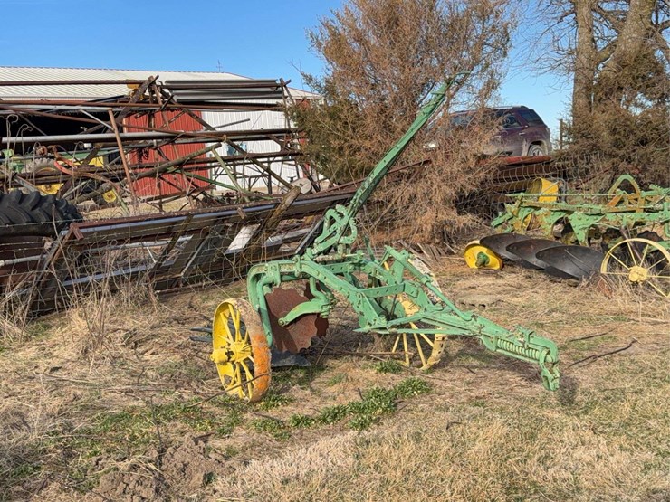 john-deere-pull-type-two-bottom-plow-image-1