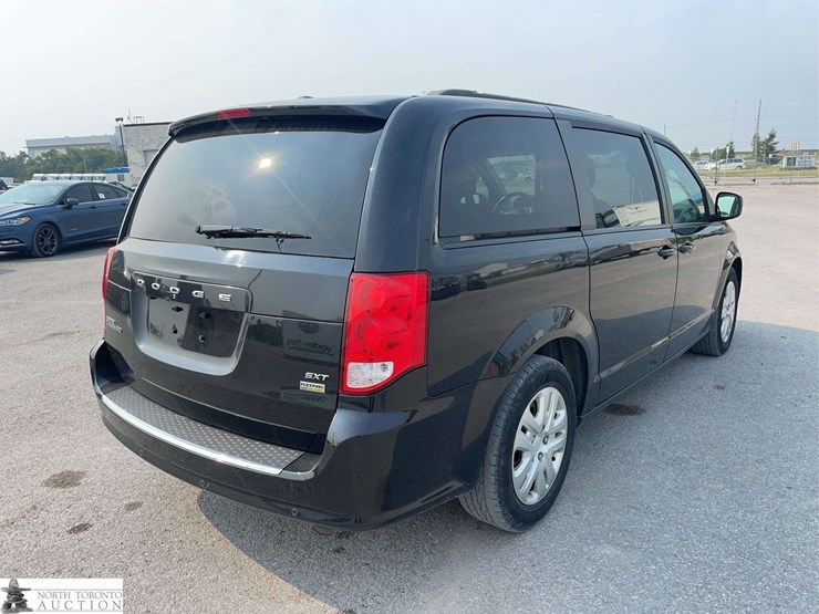 2018-dodge-grand-caravan-sxt-image-5