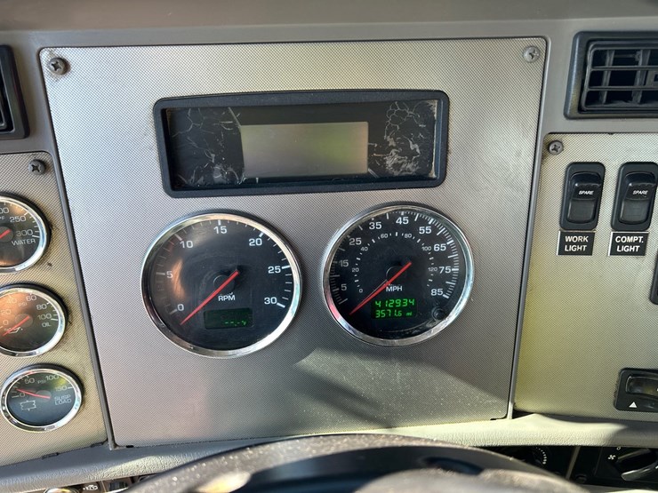 2018-kenworth-t270-image-101