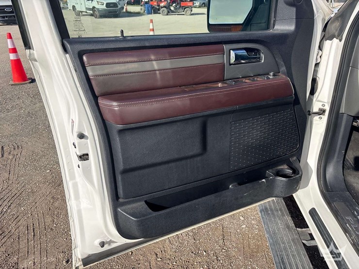 2015-ford-expedition-platinum-image-11