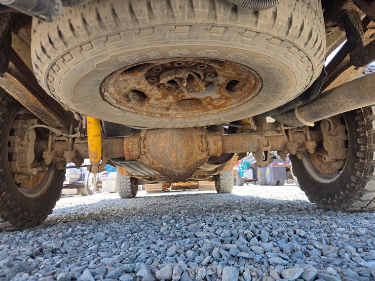 2011-chevrolet-2500-image-32