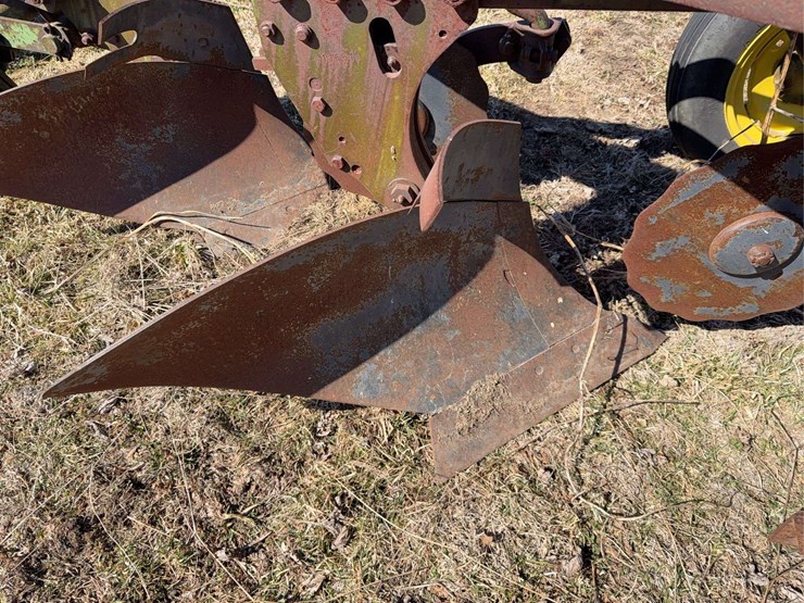 john-deere-pull-type-three-bottom-plow-image-21