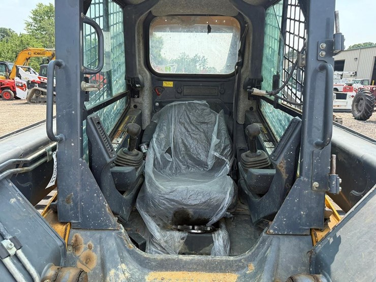 2016-deere-323e-image-19