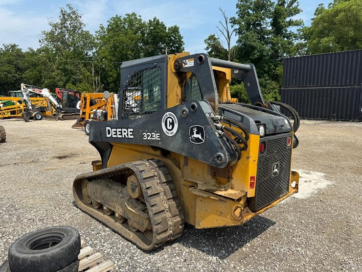 2016-deere-323e-image-2