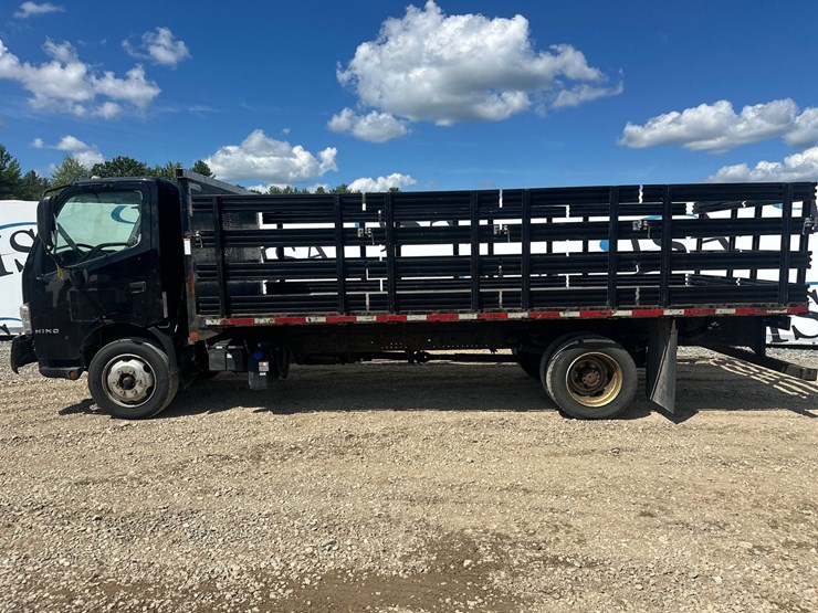 2015-hino-195-image-2